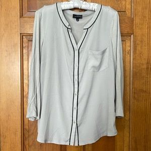 The Limited Women’s Gray 3/4 Sleeve Button Up Shirt
